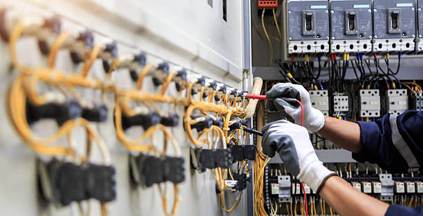 Professional Electrician technician working in Mechanicsburg, OH